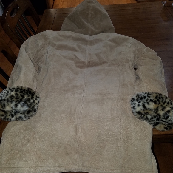 Coat - Picture 2 of 2